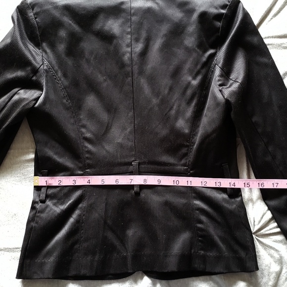 Fitted Black Blazer - Picture 7 of 8